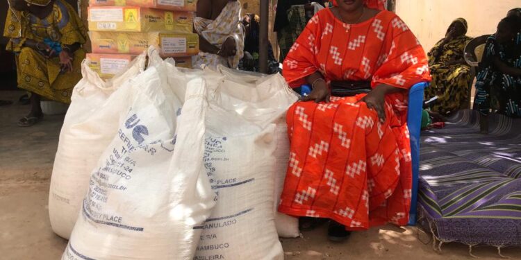 Koumpentoum : L’Apériste Yama Top distribue des kits alimentaires et offre un « Ndogou » aux populations/Poste de Député/Elle annonce sa candidature…