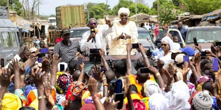 Mimi Touré (BBY) à Dialacoto/Les femmes derrière le Maire Bafodé Dramé, pour une victoire éclatante