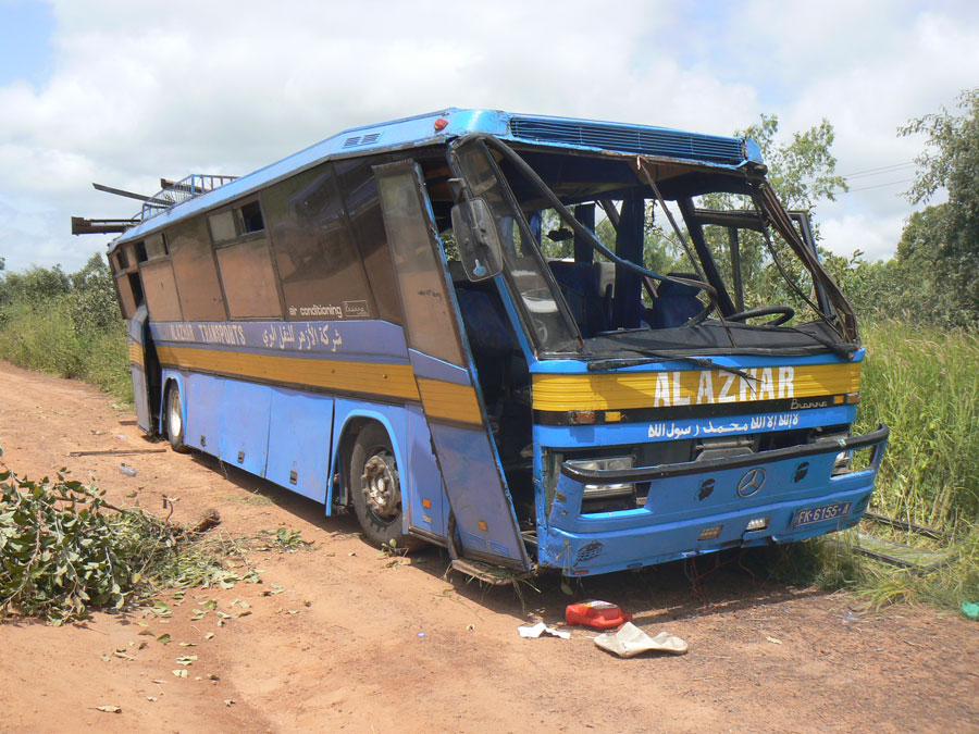 Accident à Tamba : Le bus Al Azhar se renverse et fait 13 blessés dont ...