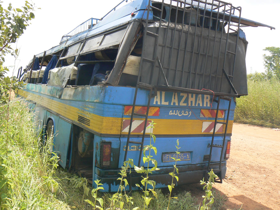 Accident à Tamba : Le bus Al Azhar se renverse et fait 13 blessés dont ...