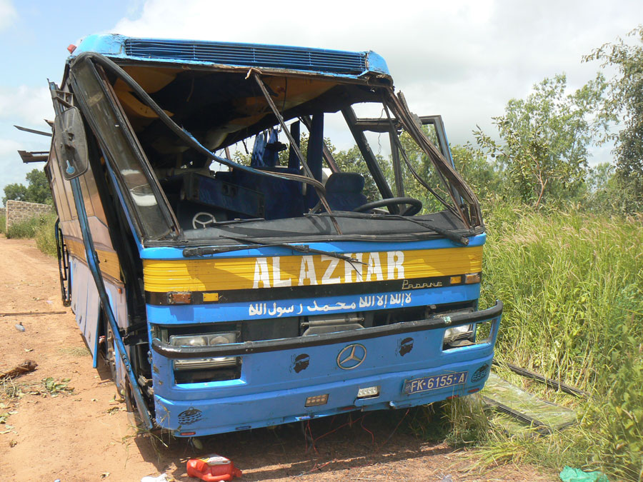 Accident à Tamba : Le bus Al Azhar se renverse et fait 13 blessés dont ...
