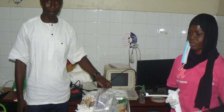 Octobre rose à Koumpentoum : Modibo Karim Konaté sur le podium/ « Parlons du dépistage et soutenons la lutte contre les cancers du sein et du col», dit le parrain.