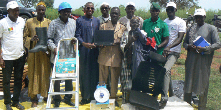 Dialacoto : Le PADAER II équipe le magasin de stockage et fournit un important mobilier de bureau aux Op