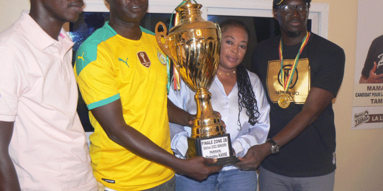 Tamba/Finale zone 2/B : Le parrain Mamadou Kassé remet un important lot d’équipements sportifs et d&rsquo;appui financier au CD