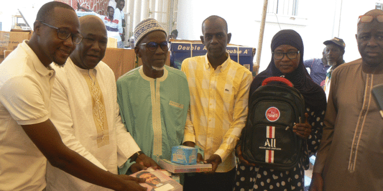 Tamba : Le Maire Papa Banda Dièye distribue des fournitures scolaires à plus de 22.000 élèves de la commune