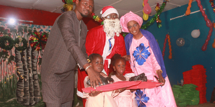 Tamba : 6e édition Arbre de Noël/ Les acteurs de la petite enfance offre le sourire aux enfants