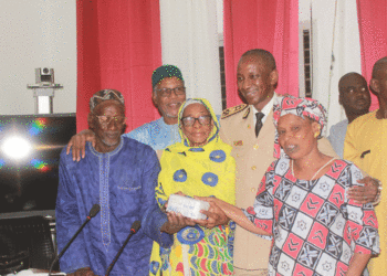 Tamba/JNE: Finalement les 10 millions donnés par Me Sidiki Kaba, ont été remis au Gouverneur de région