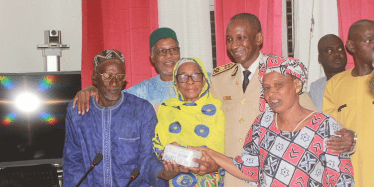 Tamba/JNE: Finalement les 10 millions donnés par Me Sidiki Kaba, ont été remis au Gouverneur de région