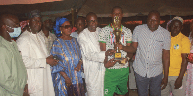 Coupe du Maire de Kothiary : L’Asc Guinaw Rail remporte le trophée du Maire Ismaïla Kaba