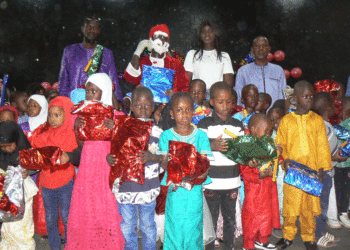 Tamba/5e édition Noël solidaire : Mamy Guèye distribue 2 mille cadeaux aux tout-petits