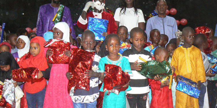 Tamba/5e édition Noël solidaire : Mamy Guèye distribue 2 mille cadeaux aux tout-petits