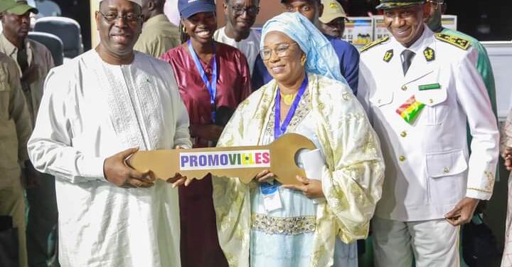 Tamba : Le Président Macky Sall remet les clés de la maison des femmes à Mme Traoré du CCF