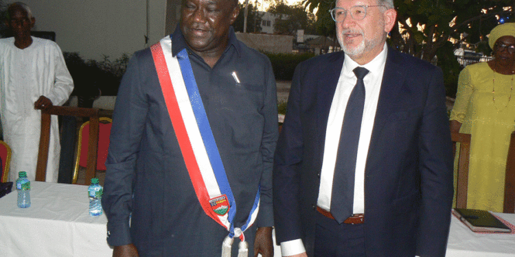 Tamba : Le Maire Papa Banda Dièye reçoit son hôte  Luc Bouard Maire de la Roche-Sur-Yon