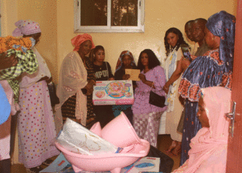 Tambacounda: Le 1er bébé de l’année 2023 du CHRTC est une fille/Le PCD Mamadou Kassé l’arrose de cadeaux