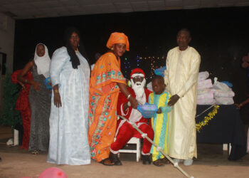 Tamba/14e édition Arbre de Noël : La garderie d&rsquo;enfants« Gallé Soukabé » distribue des cadeaux aux tout-petits