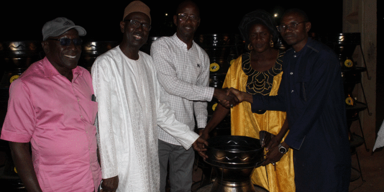Tamba Djigui Wassa: Modibo Karim Konaté « Fonfoni » de Me Sidiki Kaba, distribue 70 fourneaux diambars et 50 chaises aux groupements de femmes