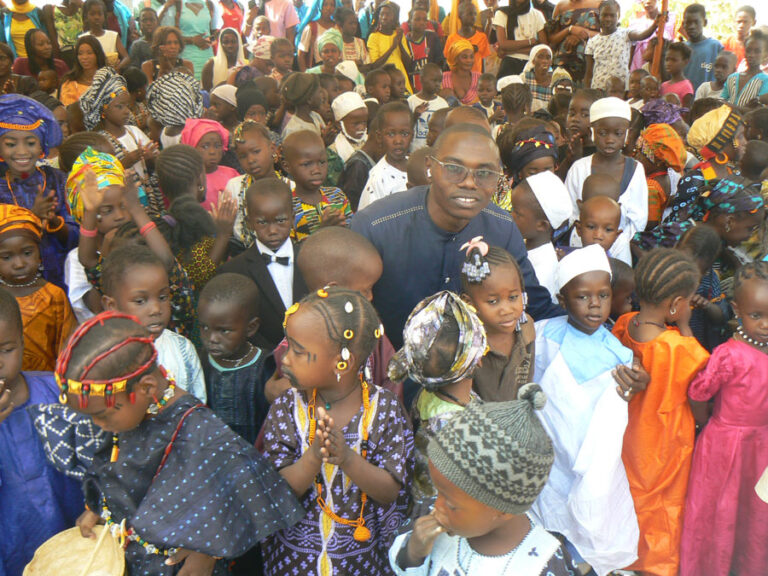 Tamba Mardi Gras Case Des Tout Petits M Dinacoura Quinzambougou Les Enfants Sexpriment Devant