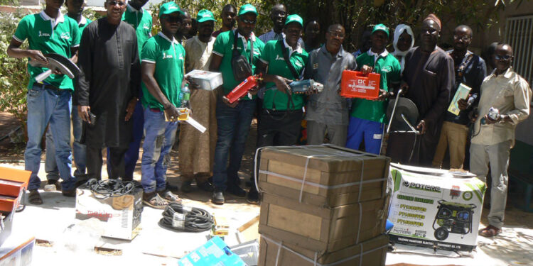 Tambacounda: Le PADAER II remet un important lot de matériels aux jeunes artisans formés pour la fabrication, la réparation, l’entretien et la maintenance du matériel agricole et post-récoltes