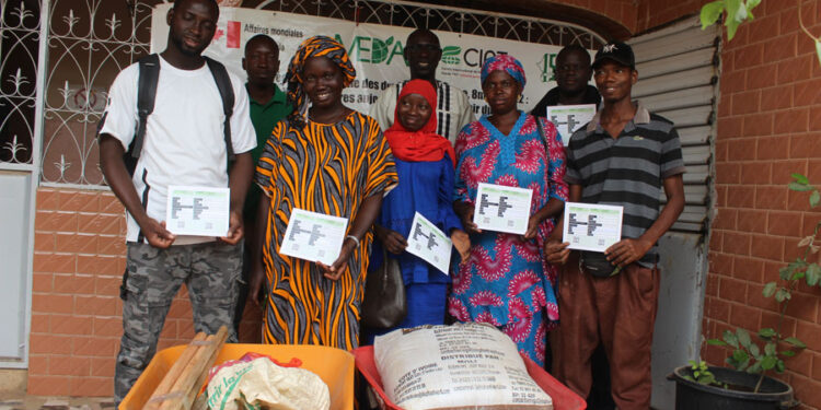 Tamba: Le projet «AVENIR» de MEDA, à travers Séye Agrobusiness, distribue des kits d’équipements agricoles aux clients