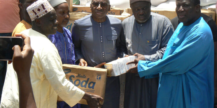 Tamba : [Vidéo] Action de solidarité du Président Macky Sall/Me Sidiki Kaba distribue des kits alimentaires aux couches vulnérables