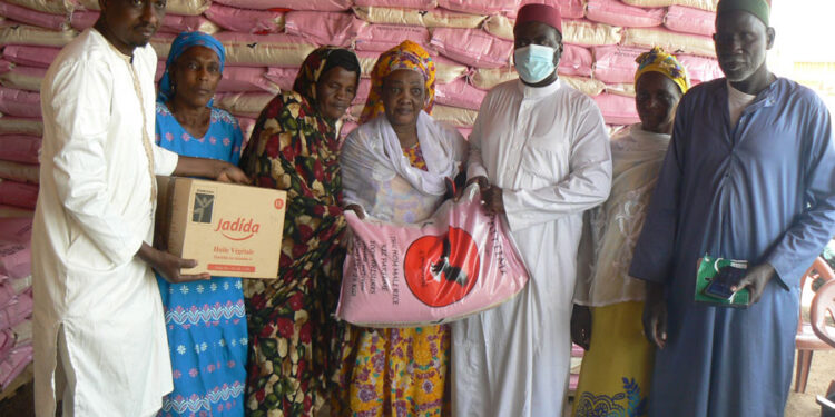 Tamba/Korité : Mamadou Oumar Sall distribue des kits alimentaires aux GIE de femmes