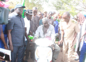 Tamba/Kouthiaba : Le Maire bannit « toute forme d&rsquo;exclusion sociale et la discrimination »/Des drapeaux remis aux Chefs de villages/« Le dialogue est un mécanisme… »