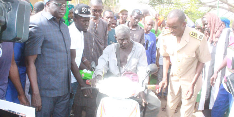 Tamba/Kouthiaba : Le Maire bannit « toute forme d&rsquo;exclusion sociale et la discrimination »/Des drapeaux remis aux Chefs de villages/« Le dialogue est un mécanisme… »