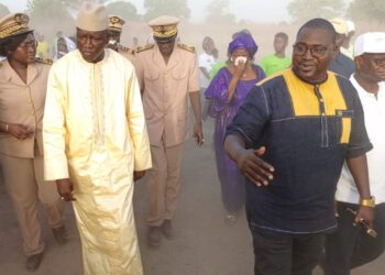 Tamba : Le Ministre Aly Ngouille Ndiaye décerne un satisfecit à Tidiane Diallo président de la coopérative Agro Beydaaré.