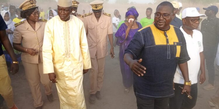 Tamba : Le Ministre Aly Ngouille Ndiaye décerne un satisfecit à Tidiane Diallo président de la coopérative Agro Beydaaré.
