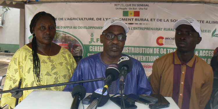 Tamba : Le PADAER II a remis des tracteurs à des GIE pour améliorer la production agricole