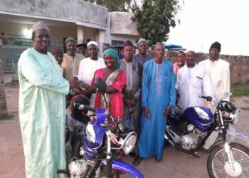 Tamba/Maka Colibantang : Le Député Maire Bilaly Bâ remet des clés de  motos aux agents de sa commune