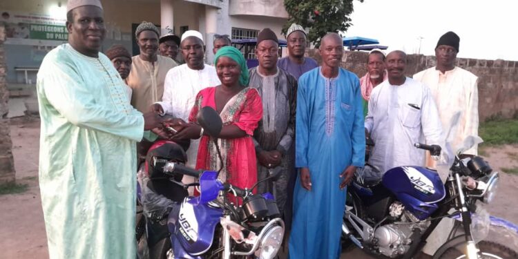 Tamba/Maka Colibantang : Le Député Maire Bilaly Bâ remet des clés de  motos aux agents de sa commune