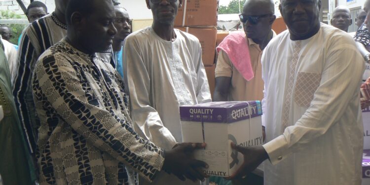 Tamba : Le Maire Papa Banda Diéye remet des lots de fournitures aux écoles primaires pour plus de 20 millions de francs Cfa