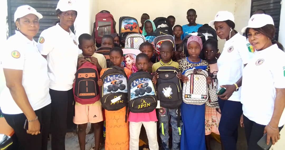 Koumpentoum Les Femmes Asp Remettent Des Kits Scolaires à Des Enfants Issus De Familles 9023