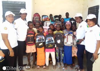 Koumpentoum : Les femmes ASP remettent des kits scolaires à des enfants issus de familles démunies