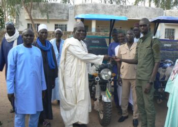 Maka : Le Député Maire Bilaly Bâ remet 5 motos (tricycles) à la brigade des eaux  et forêts, au FERA et aux associations villageoises de lutte contre le vol de bétail