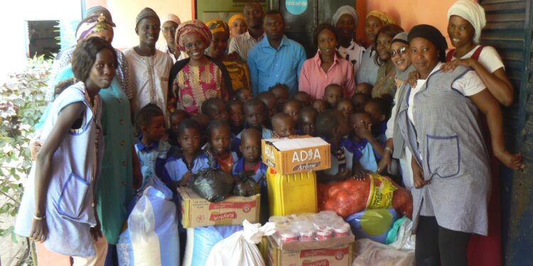 Tamba : L’association Tambacounda de Reillanne alimente la cantine scolaire de l’école maternelle municipale en denrées