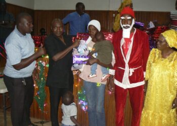 Tamba/Arbre de Noël : L’association des Agents municipaux (ASAM) offre des cadeaux aux enfants