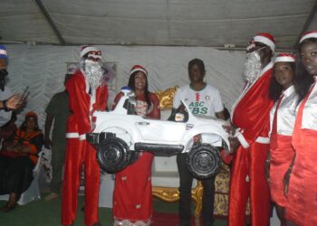 Tamba/Arbre de Noël: 7e édition/ Déo Cissé arrose 1.500 enfants, de cadeaux