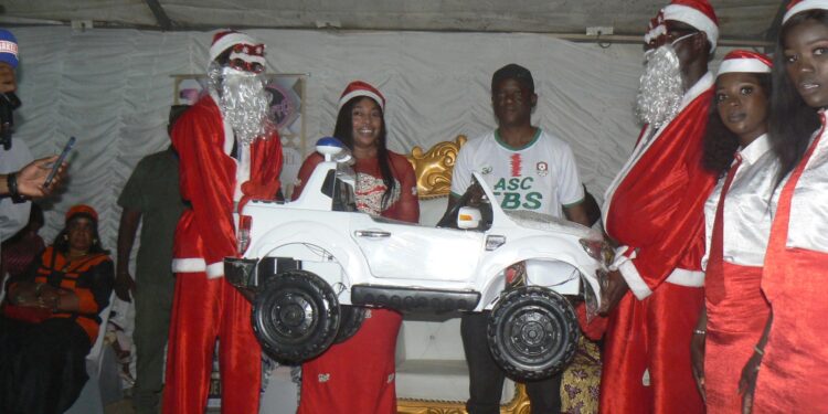 Tamba/Arbre de Noël: 7e édition/ Déo Cissé arrose 1.500 enfants, de cadeaux