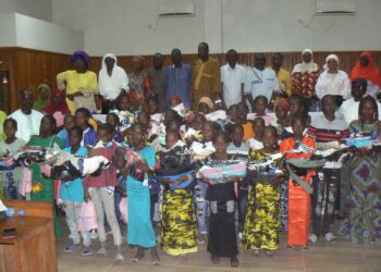 Tamba : L’association « Appui à l’Épanouissement des Femmes et des Jeunes en Milieux Défavorisés », remet des lots de matériels, de fournitures aux élèves issus de milieux défavorisés