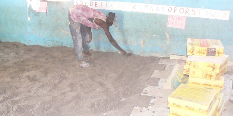 Tambacounda : Maternelle municipale/L’association Tambacounda de  Reillanne carrelle encore 4 salles de classes