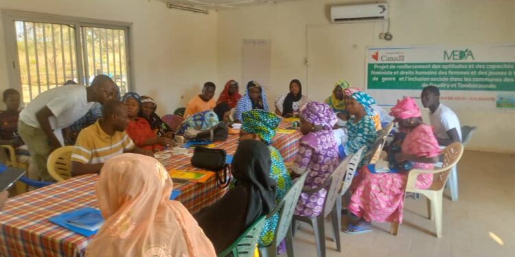 Goudiry: Projet AVENIR-MEDA-Am Bé Koun Solidarité/ Les bénéficiaires en session de renforcement de capacités en leadership adapté au changement climatique et en droits humains.