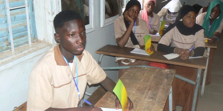 Tambacounda : Enda Jeunesse Action/ Le Gouvernement Scolaire du CEM Tamba Commune 1 à l’école du leadership, développement  personnel et techniques de  communication.