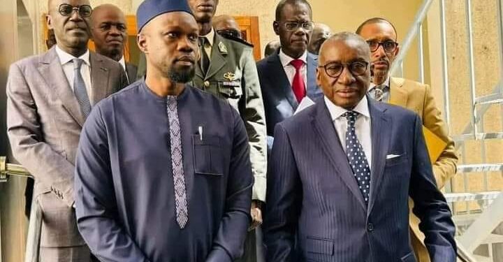 Passation de service à la Primature : Me Sidiki Kaba souhaite plein de succès à son successeur, Ousmane Sonko