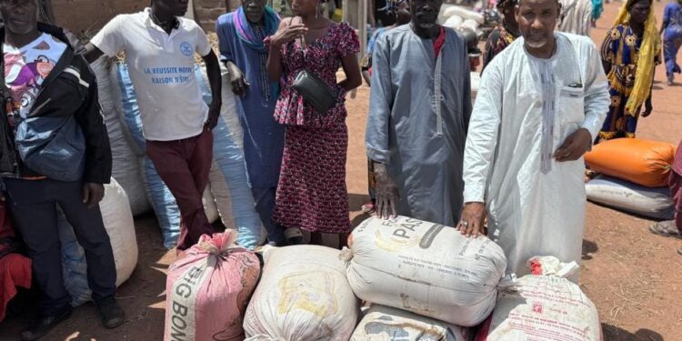 Tambacounda : Seydou Bâ Maire de Niani Toucouleur distribue 10 tonnes de mil aux chefs de ménages qui vivent dans la précarité
