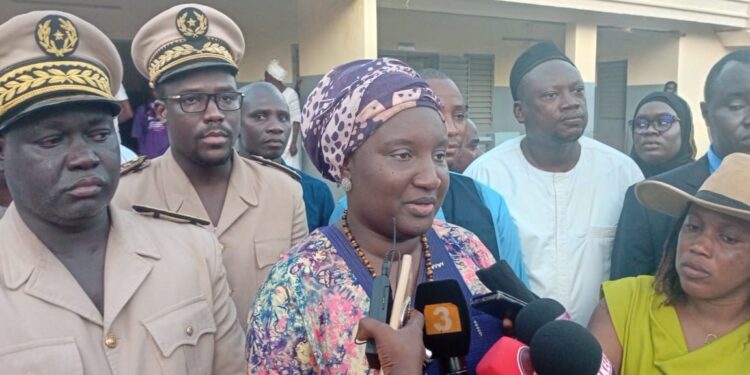 Tambacounda : Le ministre de la Jeunesse, des Sports et de la Culture, Mme Khady Diène Gaye, fustige la lenteur des travaux de construction de la maison de la jeunesse et de la citoyenneté.