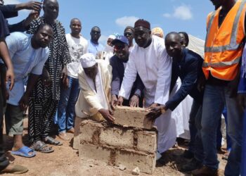 Tambacounda : Pose de première pierre/ADEB internationale construit 3 salles de classes, des toilettes, un bureau-magasin, un forage à l’Ecole élémentaire Dar Salam commune