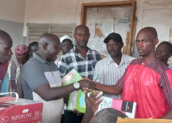 KAHENE : Des fournitures scolaires remises aux établissements de la commune