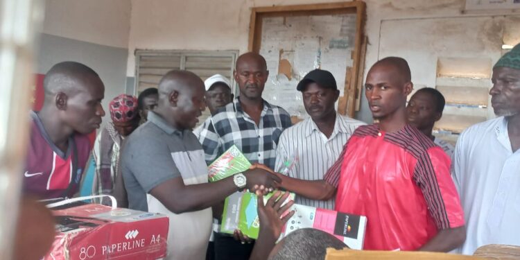 KAHENE : Des fournitures scolaires remises aux établissements de la commune